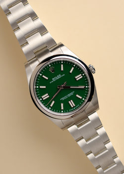 Rolex Oyster Perpetual 124300 Green Dial Complete - 2023