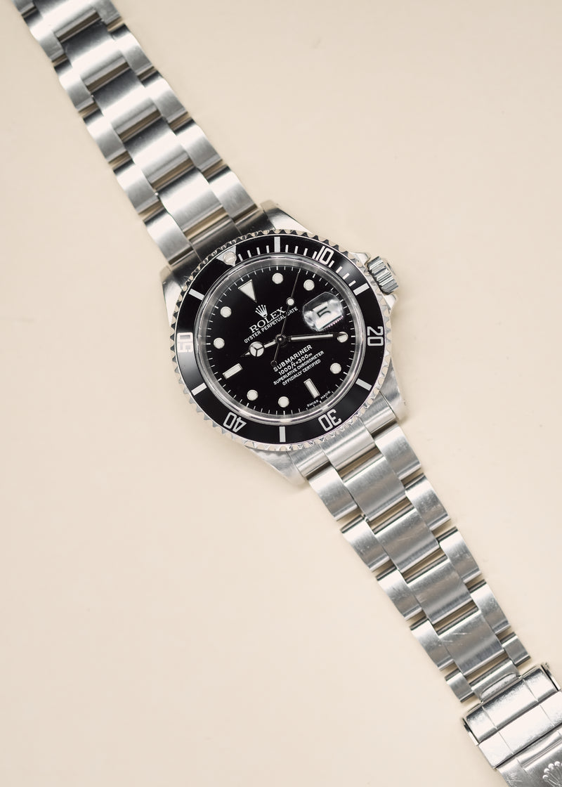 Rolex Submariner 16610 w/Papers - 1999