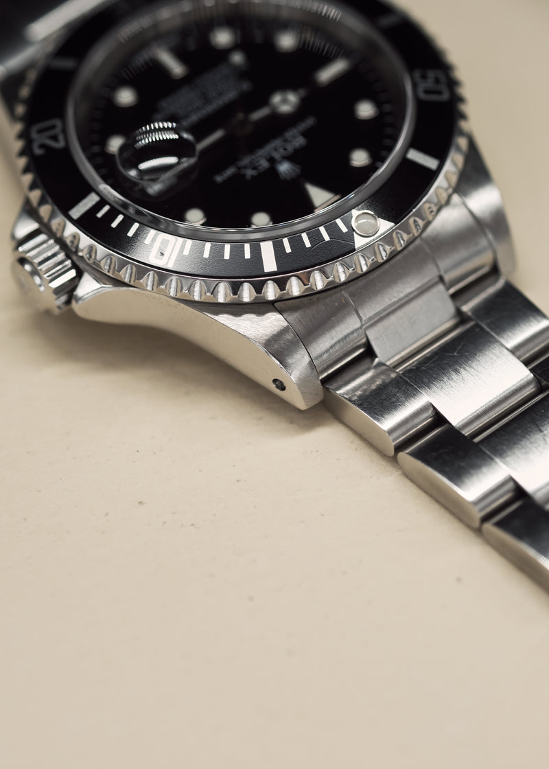 Rolex Submariner 16610 w/Papers - 1999
